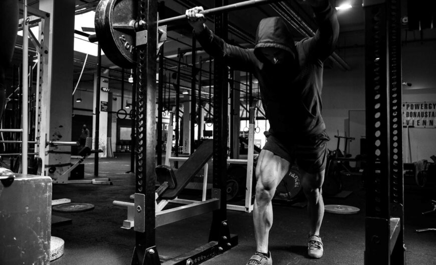 The Safety Bar Squat: A Comprehensive Guide to Strengthening Muscles at Any Age